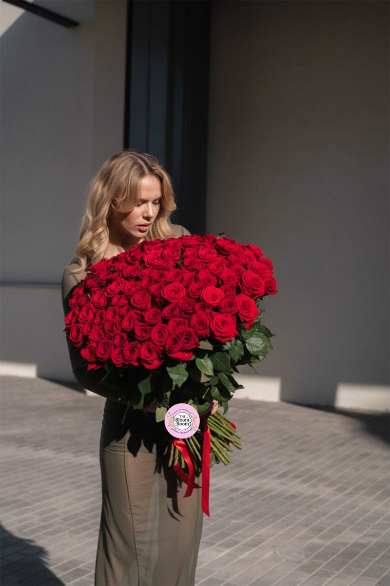 Buchet 101 trandafiri rosii Ecuador The Bloom Room Bucuresti livrare garantata online