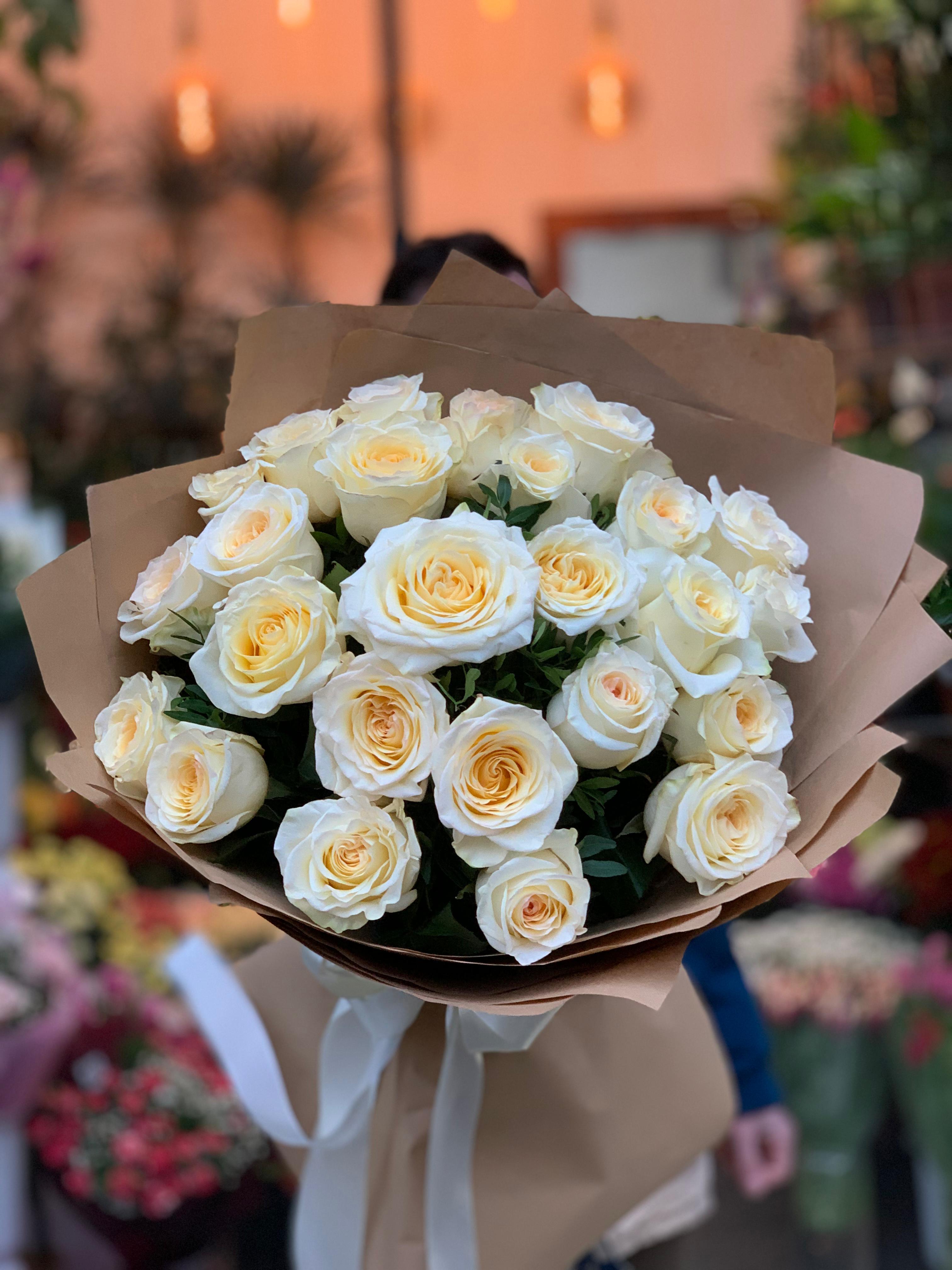 Buchet 25 Trandafiri Crem București | 350 RON Bloom Room