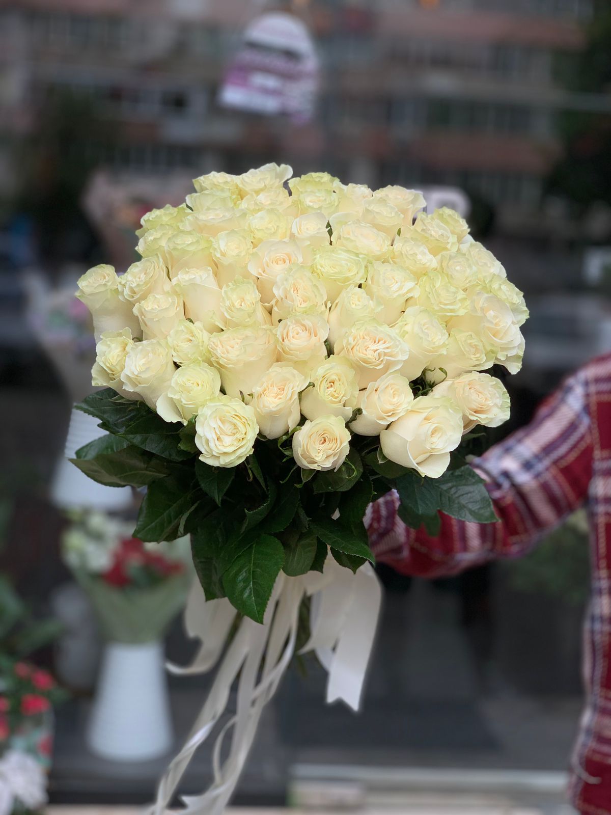 Buchetul cu 51 de trandafiri albi 