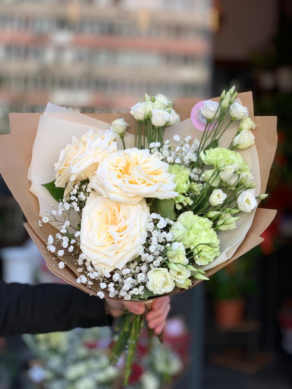 Buchet Alb-Verde Trandafiri Eustoma Crema