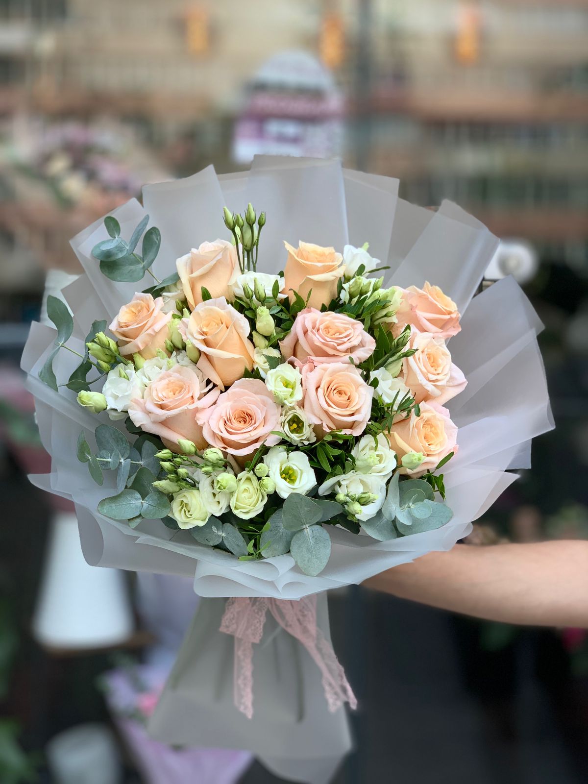 Buchet Elegant Trandafiri Piersică Eustoma 