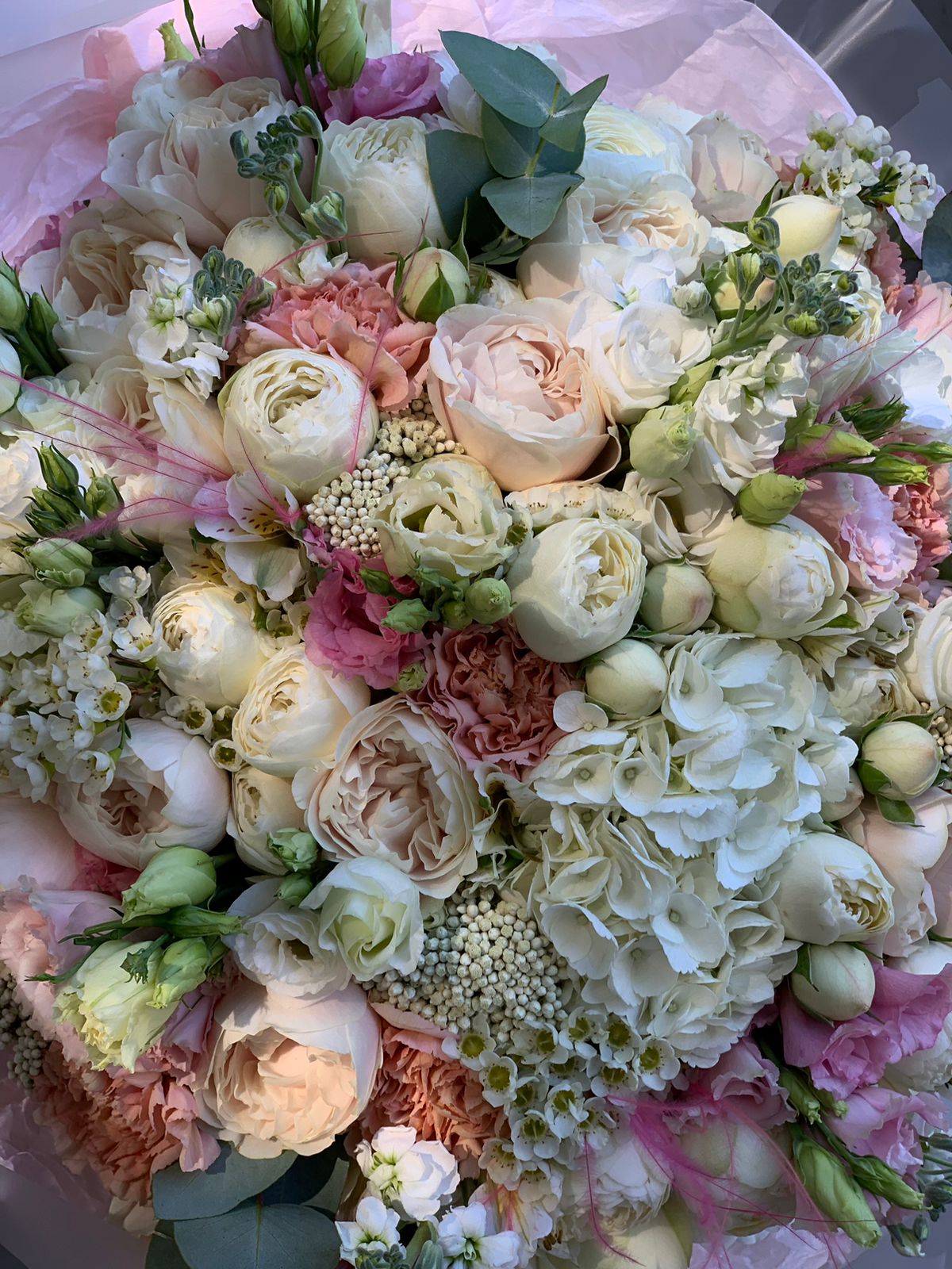 Buchet Lux cu Trandafiri si Eustoma Bujori Hortensii