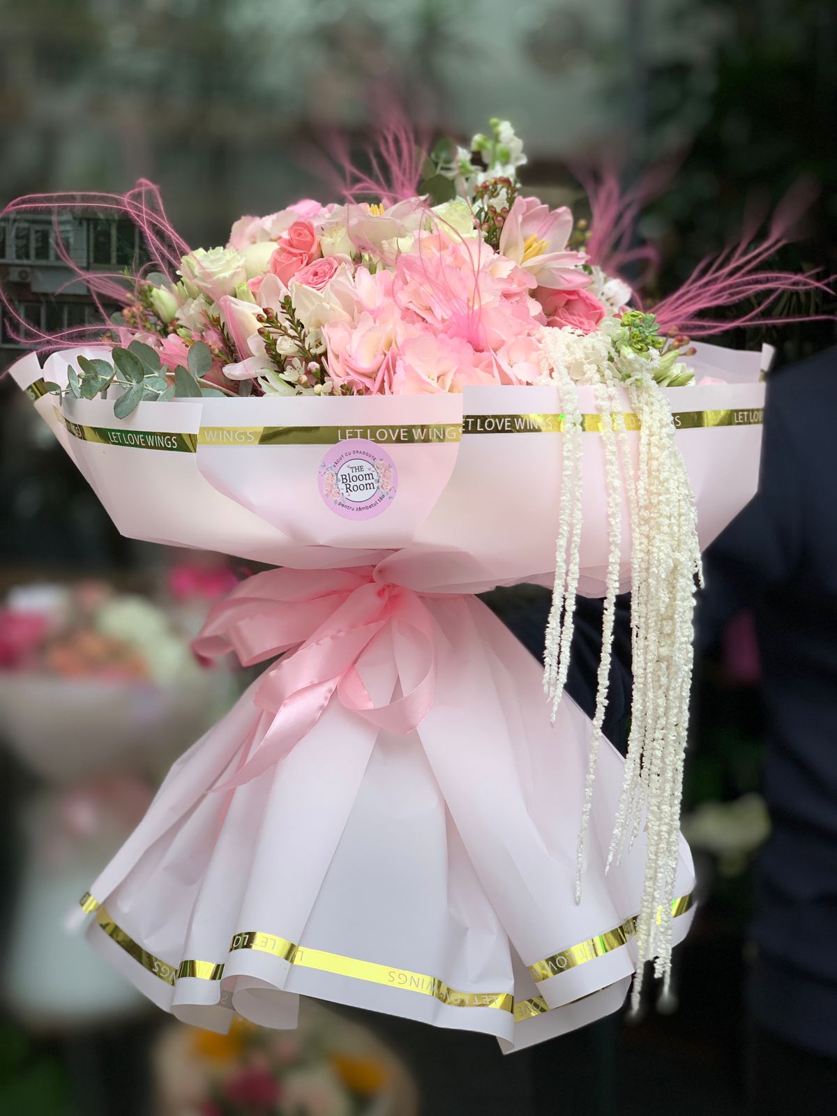 Buchet Mare din Trandafiri Mix și Lisianthus Alb