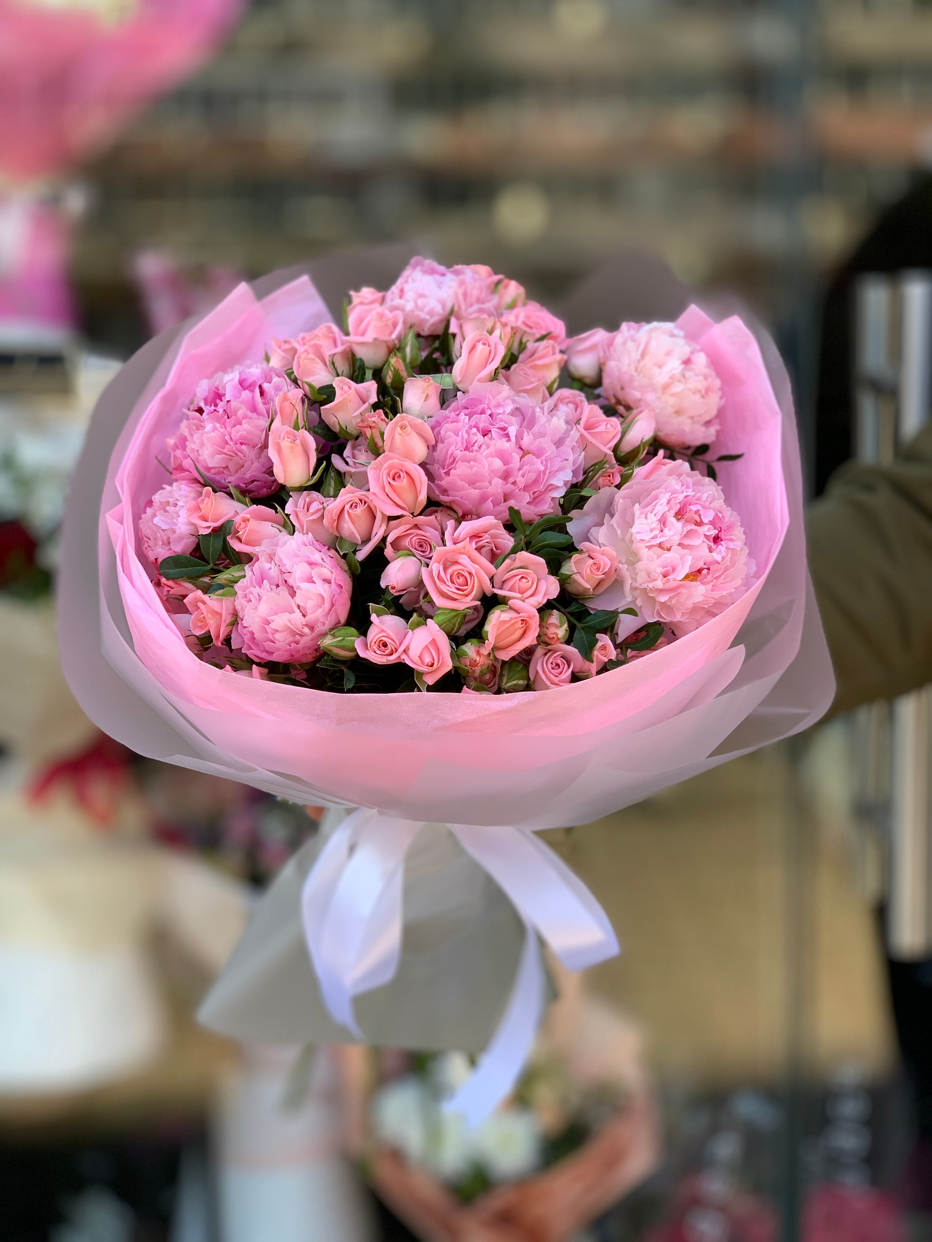 Buchet Bujori cu Trandafiri Spray București The Bloom Room