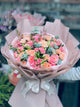Bouquet misto pastello con rose rosa e pesca