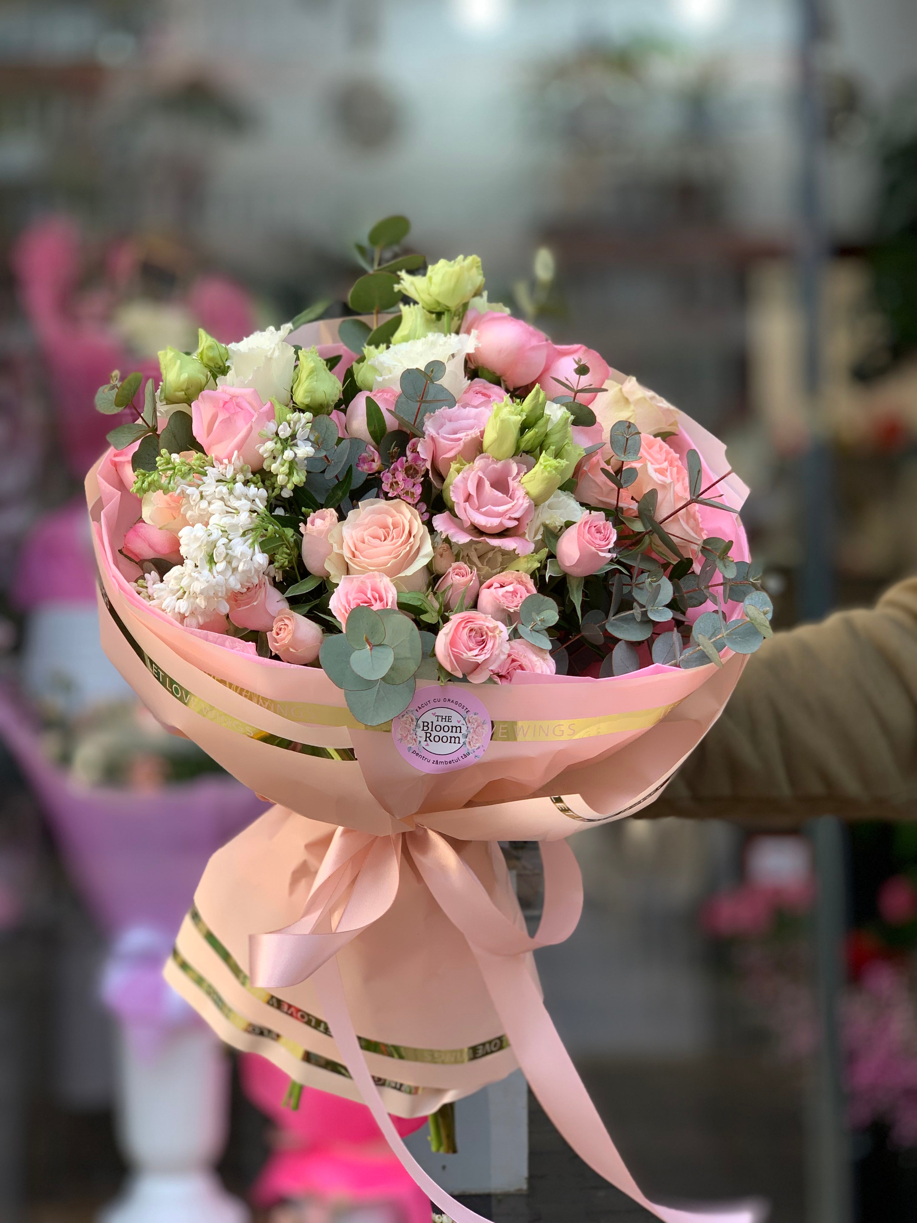 Buchet Mixt Trandafiri Bușchet cu Liliac