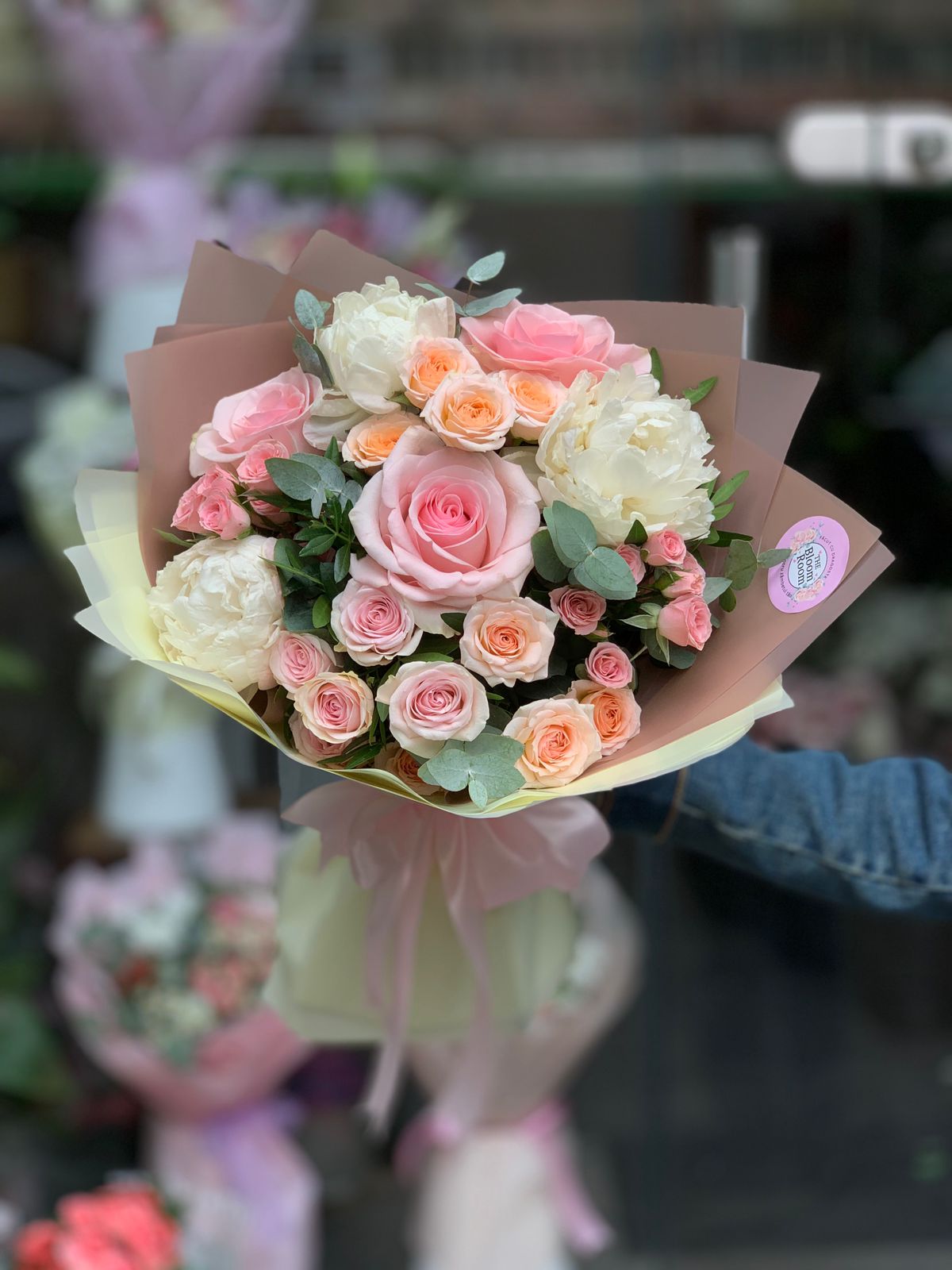 Buchet Mixt cu Bujori  Trandafiri Pastel Ilfov Bucuresti