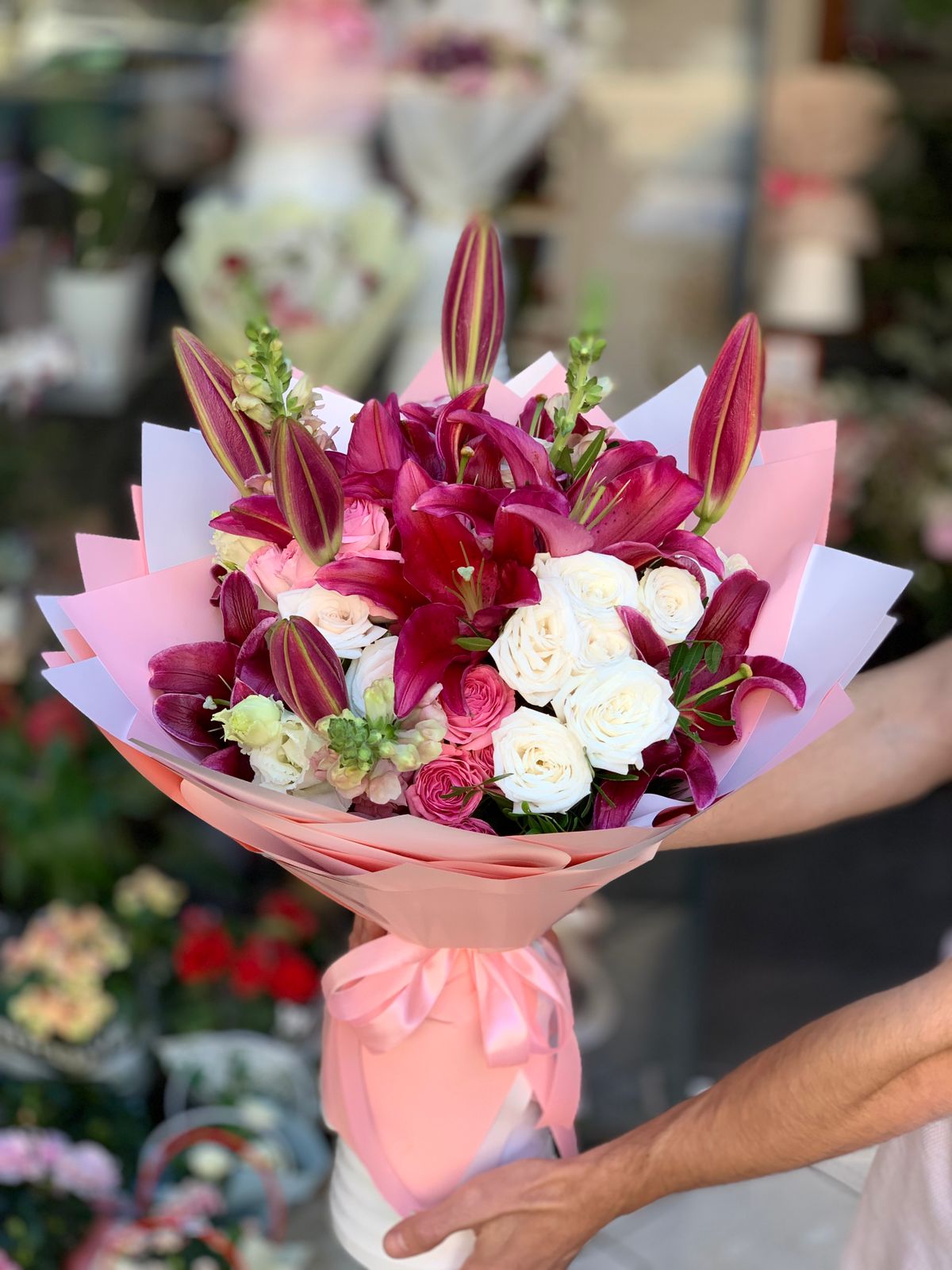 Buchet Premium cu Crini și Trandafiri