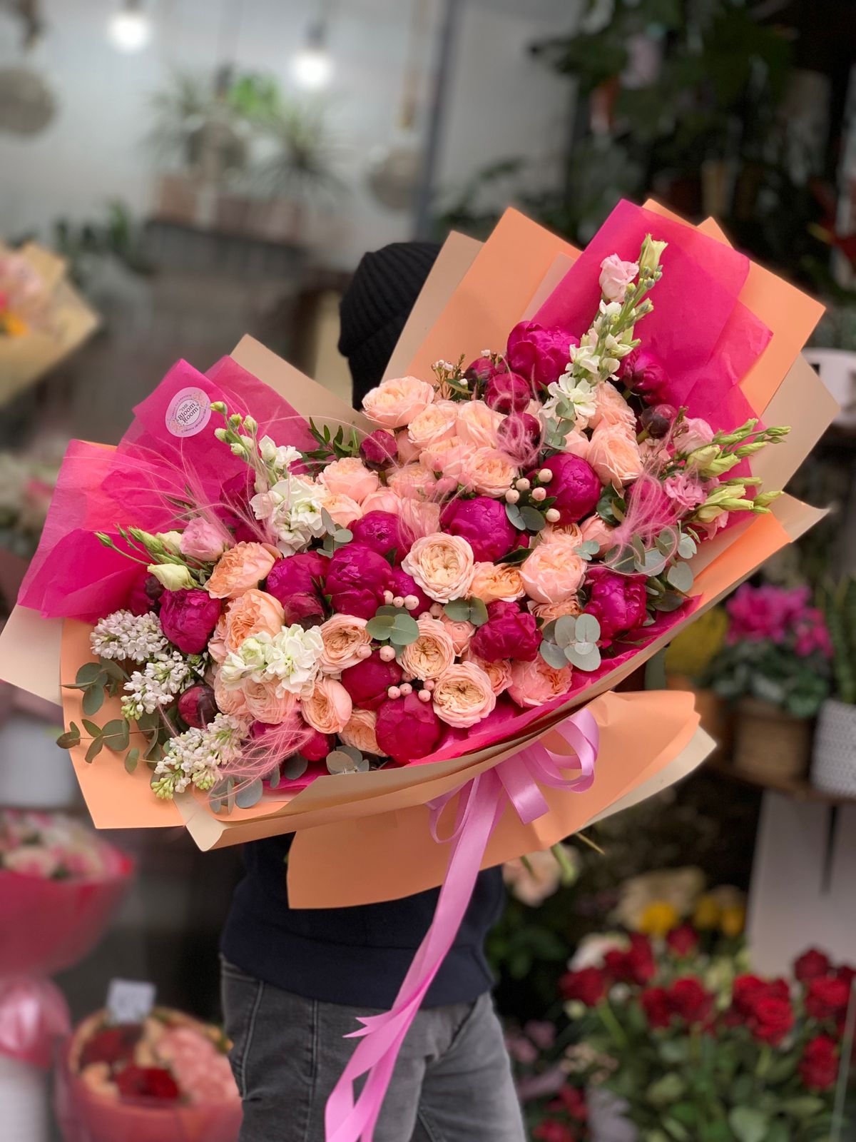 Buchet Premium cu Trandafiri Bujori  Matthiola