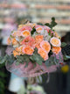 Bouquet di rose gialle e rosa pesca con Alstroemeria