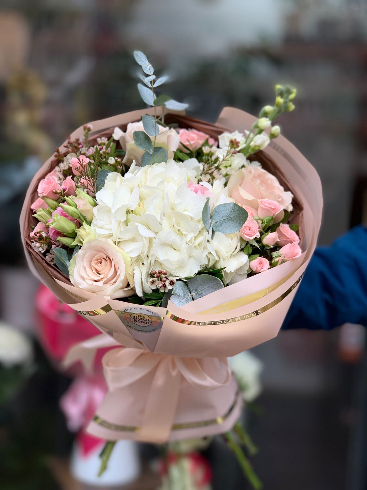 Buchet cu Trandafiri Hortensii