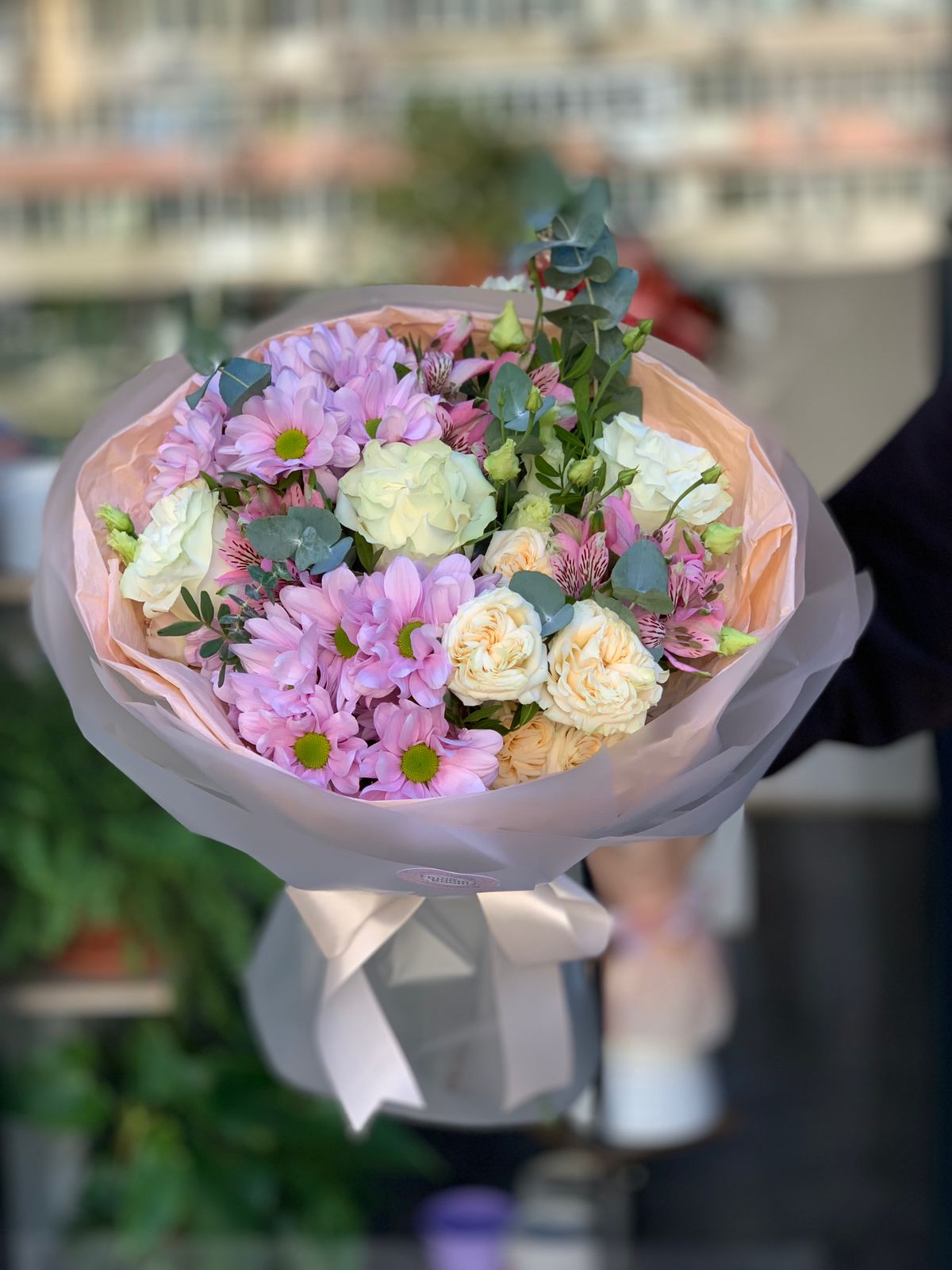 Buchet de Crizanteme și Trandafiri
