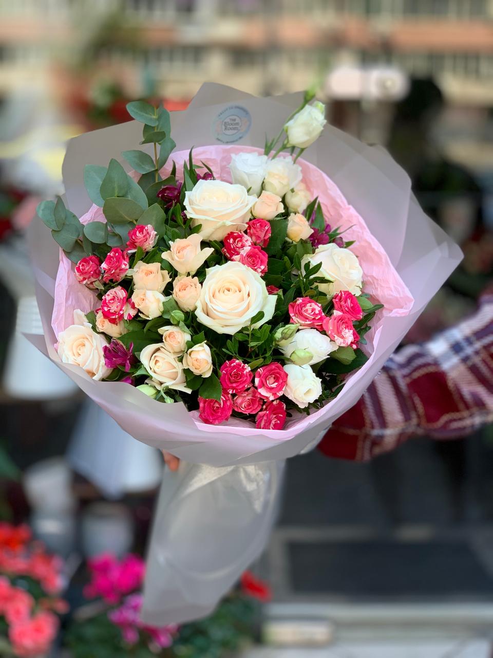 Buchetul Romantic Mix - Eleganță în trei culori