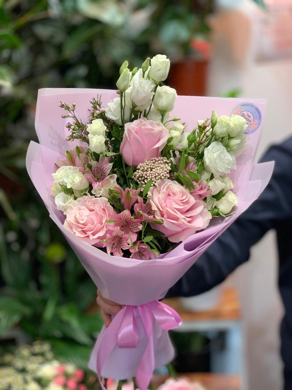 Mini Buchet Roz-Alb Flori  - The Bloom Room București