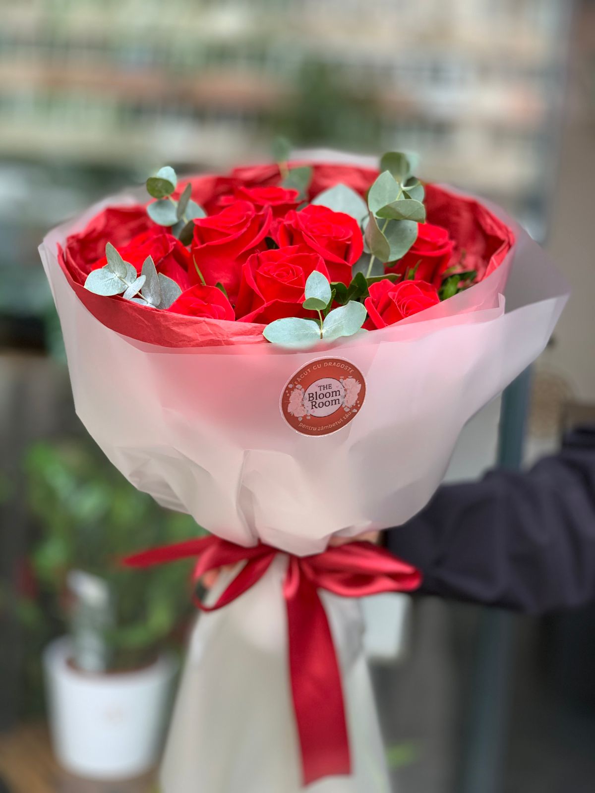 Buchet Trandafiri Rosii cu Eucalipt