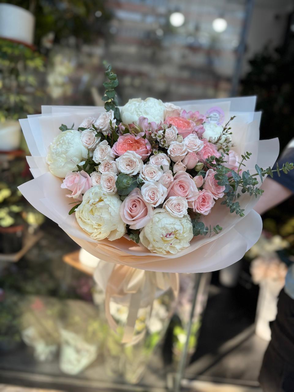Buchet Romanță de Câmp Bujori Trandafiri Margarete