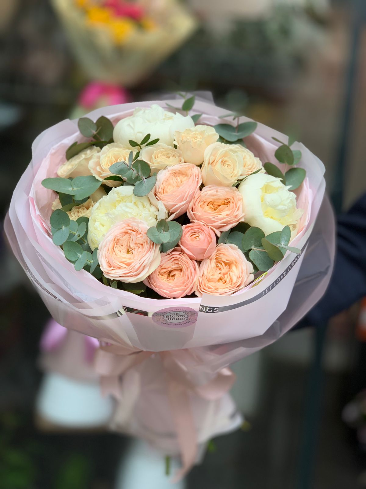 Buchet cu Bujori si Trandafiri