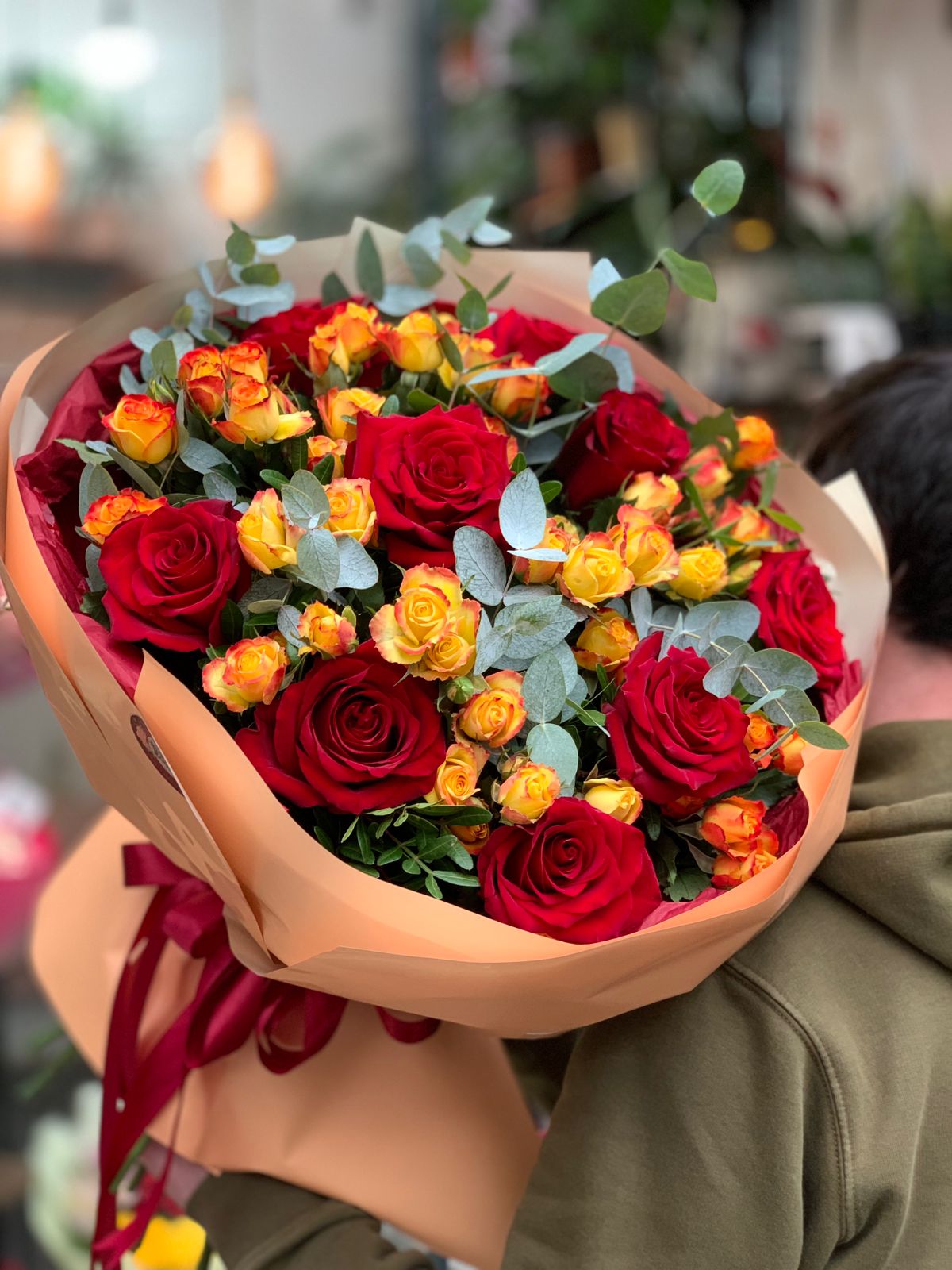 buchet-trandafiri-rosii-portocalii-livrare-bucuresti