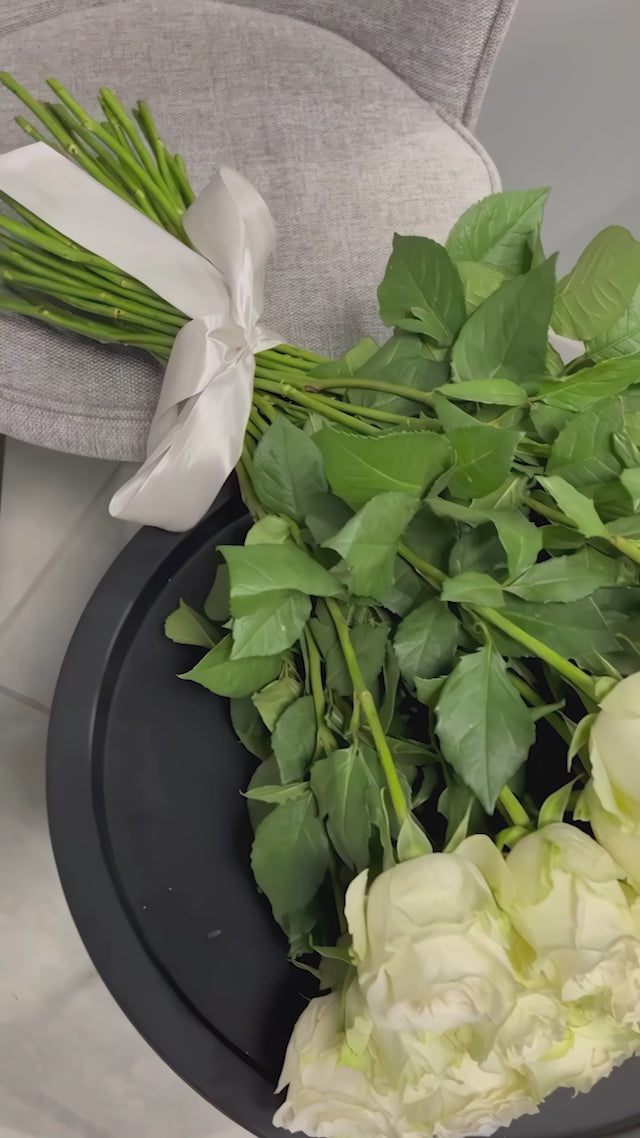 Buchet 51 Trandafiri Albi TheBloomRoom.ro Bucuresti